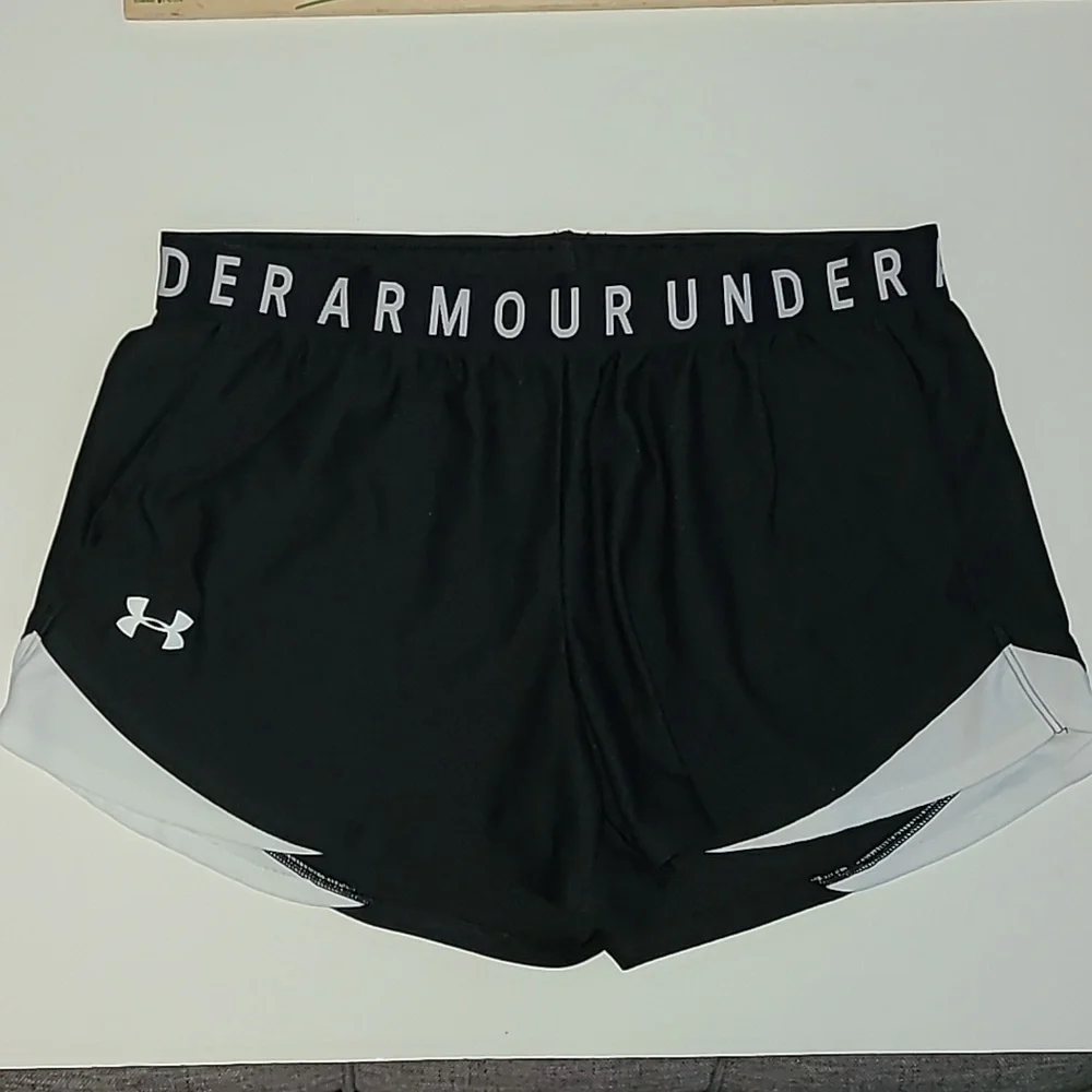 Under Armour Athletic Shorts‎ Size M